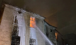 Beyoğlu`nda kilise yangını... 1 ölü 2 yaralı