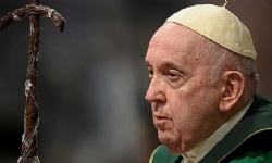 ​Papa Francis: Eşcinsellik suç değil