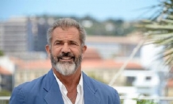 Mel Gibson visits Armenian church in Glendale