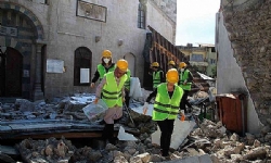 Depremde enkaz altında kalan tarihi eserleri titizlikle inceliyorlar