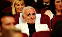 Charles Aznavour`un anıtı Yerevan’daki “Fransa Meydanı`nın” merkezine yerleştirilecek