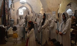 Mardin`de tarihi 2 kilisede `paskalya` ayini