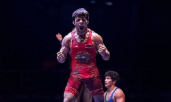 Ermeni güreşci, Azerbaycan`lı rakibini mağlup ederek yarı finale çıktı