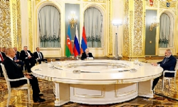 մոսկուայի երէկուան եռակողմանի գագաթաժողովը տեւեց 20 վայրկեան