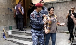 ​Savaş kurbanının annesi, Paşinyan’ın oğlunu kaçırma iddiasıyla tutuklandı