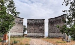 ​Azerbaycan, Berdzor şehrinin Şan Anıtını yok etti