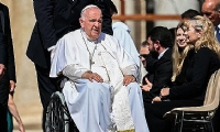 ​Papa Francesco ameliyat olmak üzere hastaneye kaldırıldı