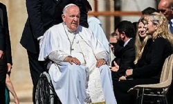 Papa Francesco ameliyat olmak üzere hastaneye kaldırıldı