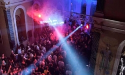 Ayin yapmak izinle, parti yapmak parayla; İzmir`de kilise özel bir şirketin partisi için kiralandı,