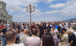 ​Stepanakert`te toplanan halk Laçin Koridoru`na doğru yürüyüş gerçekleştiriyor