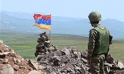 Azerbaycan Ermeni pozisyonlara ateş açtı