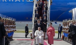 Papa Francis, bin 450 kişilik Katolik cemaatini ziyaret için Moğolistan`da
