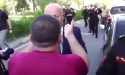 Erivan`da tansiyon yükseldi... Milletvekiline yumruk attı!