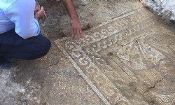 Maraş`ta yapılan kazıda, 1500 yıllık kilise mozaiği bulundu