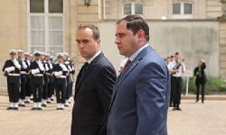 ​Ermenistan Savunma Bakanı Fransa`ya gitti
