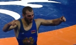 ​Ermeni güreşçi Azerbaycanlı rakibini yendi