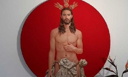 İsa resmi ülkeyi karıştırdı: Fazla erotik