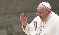 Papa Francesco: Başkalarını sömüren bir iş insanını kutsayınca kimse şoke olmuyor ama bir eşcinseli