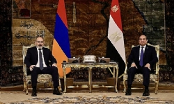Ermenistan Başbakanı Mısır Cumhurbaşkanı ile bir araya geldi