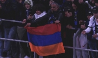 ​Inter-Empoli maçından sonra Ermeni futbol yıldızı formasını taraftara verdi