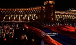 Yerevan`da Ermeni Soykırımı anıtına doğru meşaleli yürüyüş gerçekleşti
