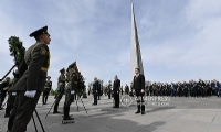 ​Ermenistan`ın üst düzey yetkilileri Ermeni Soykırımı kurbanlarının anısına saygı duruşunda bulundu