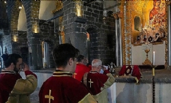 Diyarbakır`da Paskalya Bayramı tarihi kilisede kutlandı