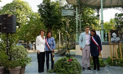 Paris`te dünyaca meşhur Ermeni şarkıcı Charles Aznavour`un adı bir meydana verildi