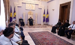 Tüm Ermenilerin Katolikosu, İstanbul Ermeni Patrikhanesi Beyoğlu Bölgesi`nin temsilcilerini kabul e
