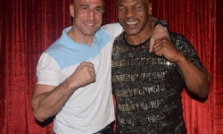 Ermeni bosör Arthur Abraham, doğum gününde efsanevi Mike Tyson`a Ermeni konyağı hediye etti