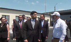 Paşinyan Türkiye-Ermenistan sınırında yenilenen sınır kapısını ziyaret etti