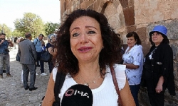 İsmini aldığı Akdamar Adası’nı ilk defa gören Ermeni asıllı Tamara gözyaşlarına hakim olamadı
