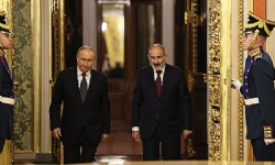 Putin Paşinyan`ı BRICS zirvesine davet etti