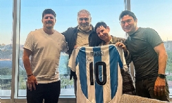 Yerevan’da Lionel Messi`nin kardeşi TUMO Merkezini ziyaret etti! Messi`nin formasını hediye etti