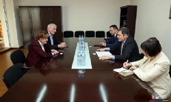 Barones Caroline Cox Ermenistan’ı ziyaret etti