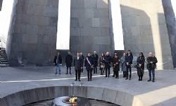 Saint-Etienne Belediye Başkanı başkanlığındaki heyet Ermeni Soykırımı Anıtını ziyaret etti