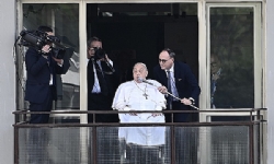 Papa Franciscus, hastaneden taburcu edildi