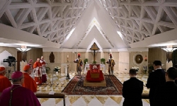 Ֆրանչիսկոս Պապին Թաղումը շաբաթ 26 ապրիլին, դագաղի փոխադրման արարողութիւնը 23 ապրիլին