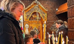 Kanada Dışişleri Bakanı Paskalya`yı Ermeni kilisesinde kutladı