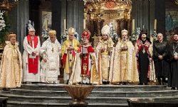 Paris`te Ermeni Soykırımı kurbanlarının anısına ayin düzenlendi