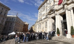 Papa Francesco`nun mezarı halka açıldı
