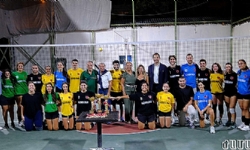 Ողբացեալ Ղազարոս Ունանի Յիշատակին Վոլէյպոլի Մրցաշարք՝ Գնալը Կղզիի Մէջ