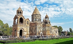 Eçmiadzin’den kınama: Paşinyan’ın katılacağı ayin, kiliseyi bölmeye yönelik girişimdir