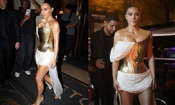 Kim Kardashian 45. yaşını Paris’te Yunan tanrıçası tarzında kutladı